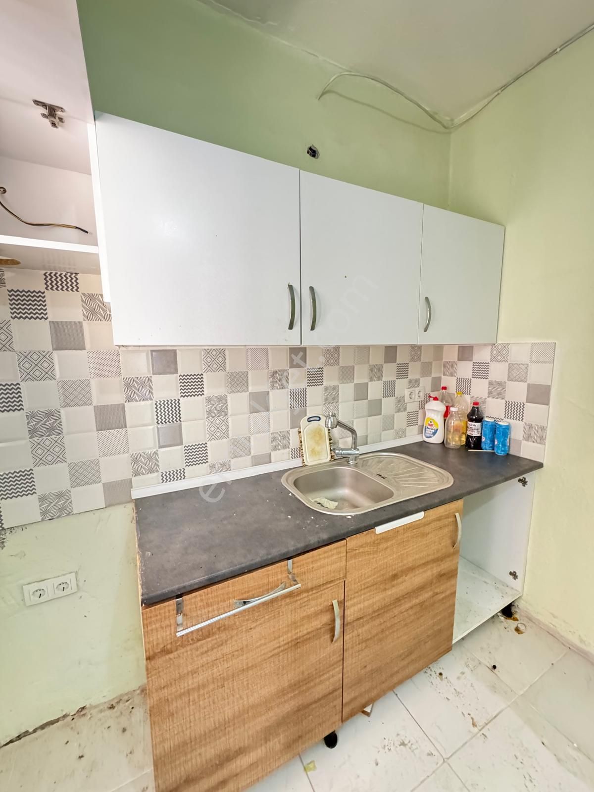 İzmir Karabağlar Yeşilyurt Mah.de Satılık 79m2 3 Katlı Mustakil - Görsel 12