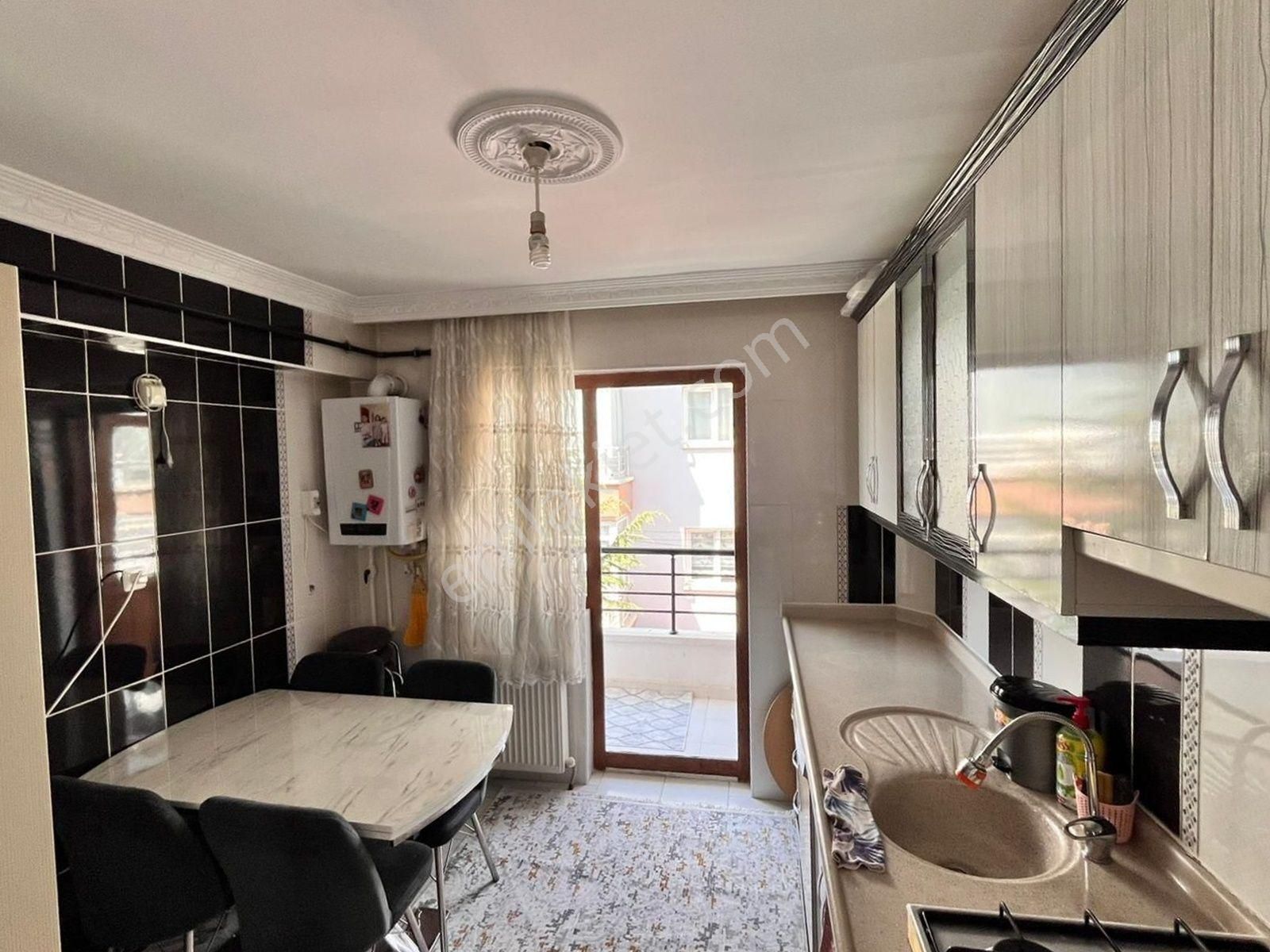 Beşikkaya'da Merkezi Konumda 3+1 Ara Katta Satılık Daire !! - Görsel 3