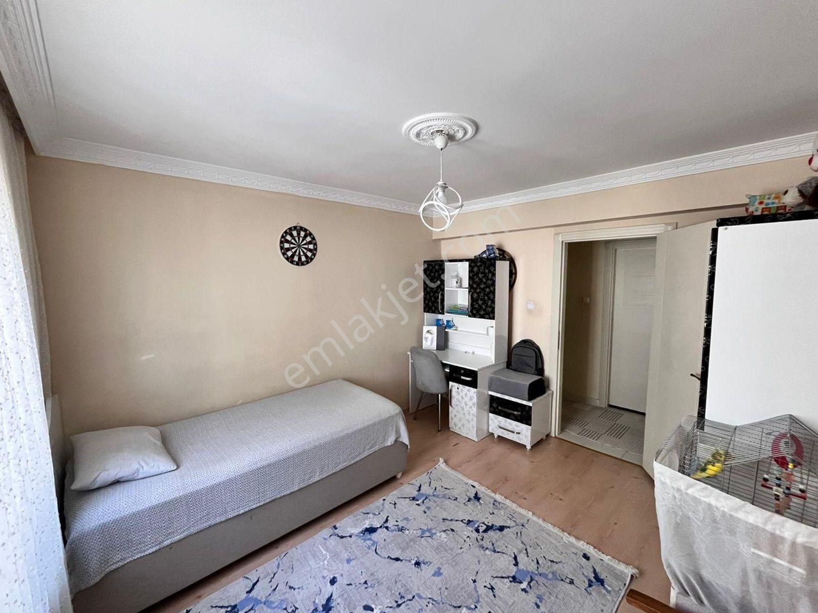 Beşikkaya'da Merkezi Konumda 3+1 Ara Katta Satılık Daire !! - Görsel 7