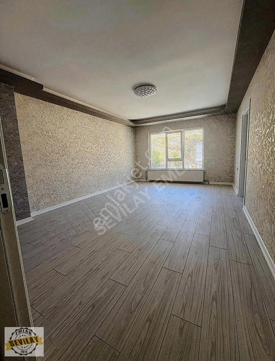 Güçlükaya Mahallesi , Pınarlı Sokakta Ful Yapılı Daire.