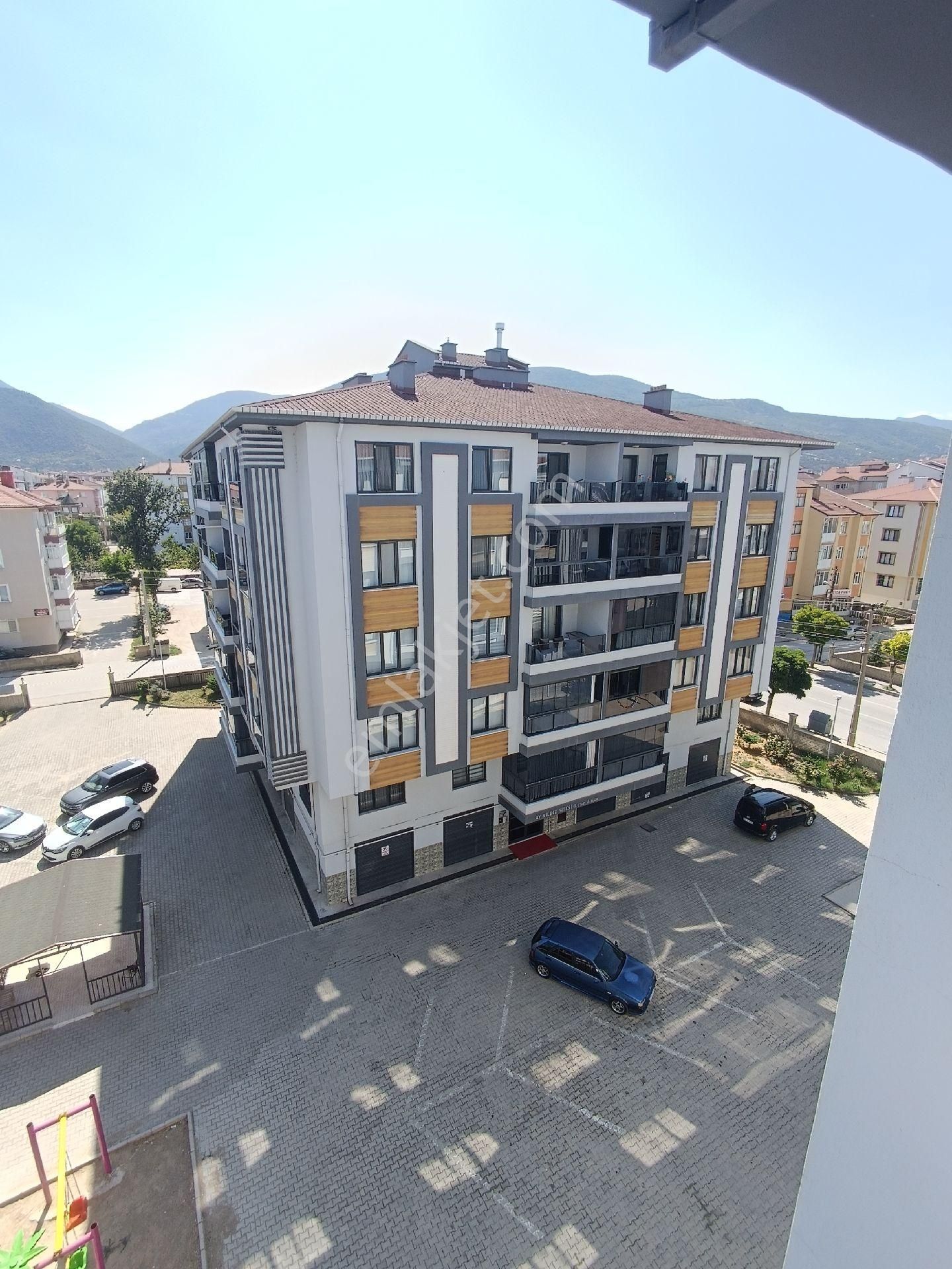 Birimden Satılık Yeni Mahalle De Site İçerisinde Garajlı Daire