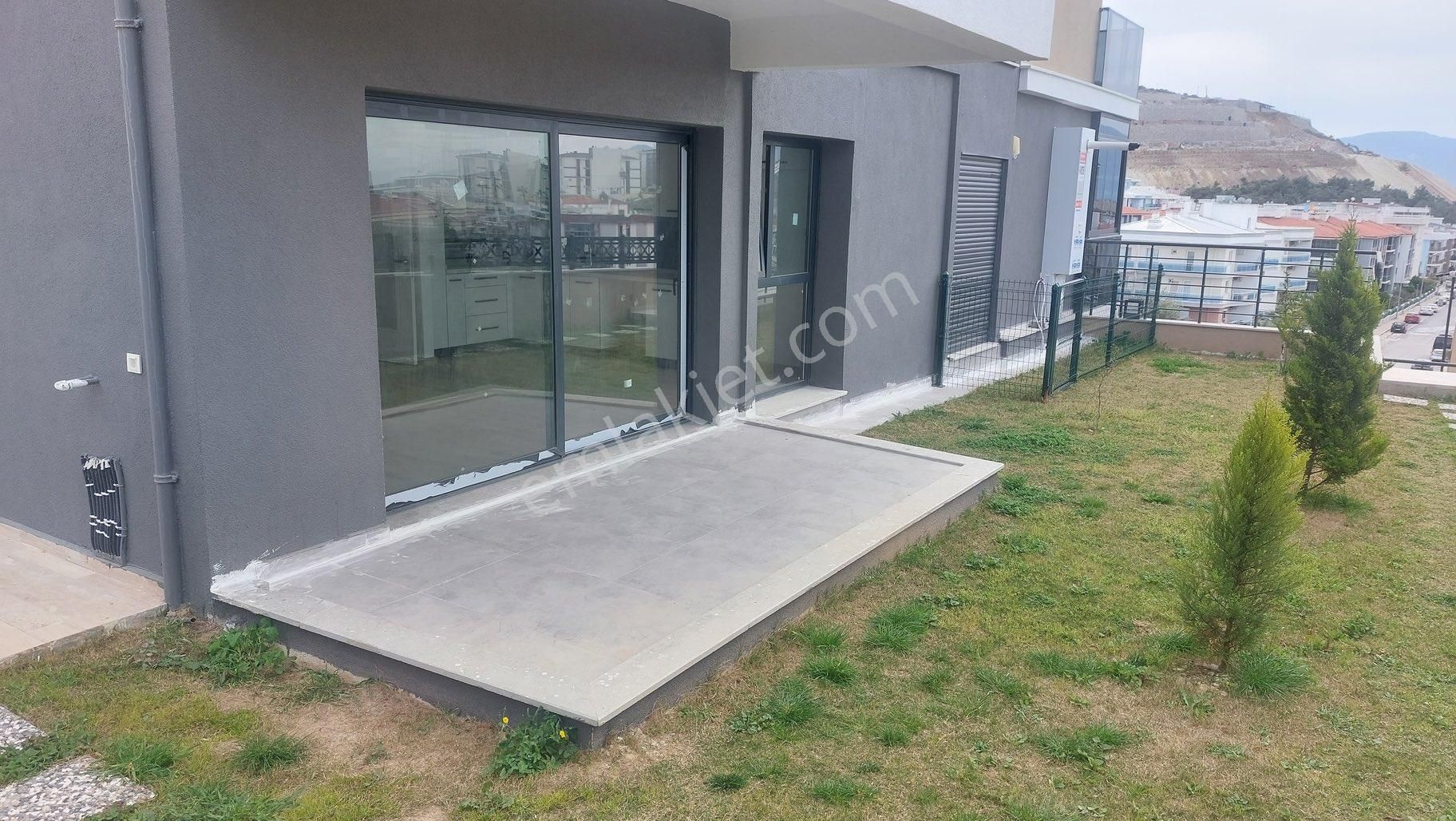 Nezih Bir Sitede 2+1 Satılık Bahçe Katı Daire - Görsel 3