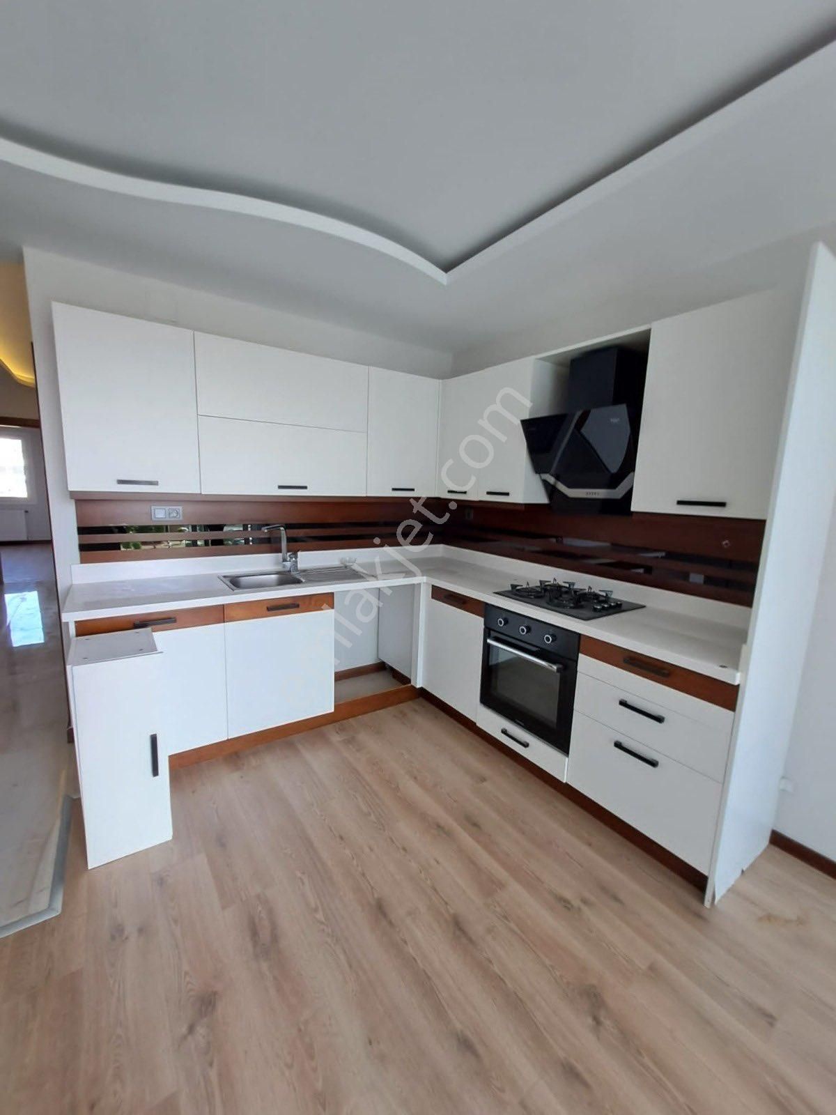 Gürselpaşa’da Havuzlu Ve Güvenlikli Sitede Lüks 2+1