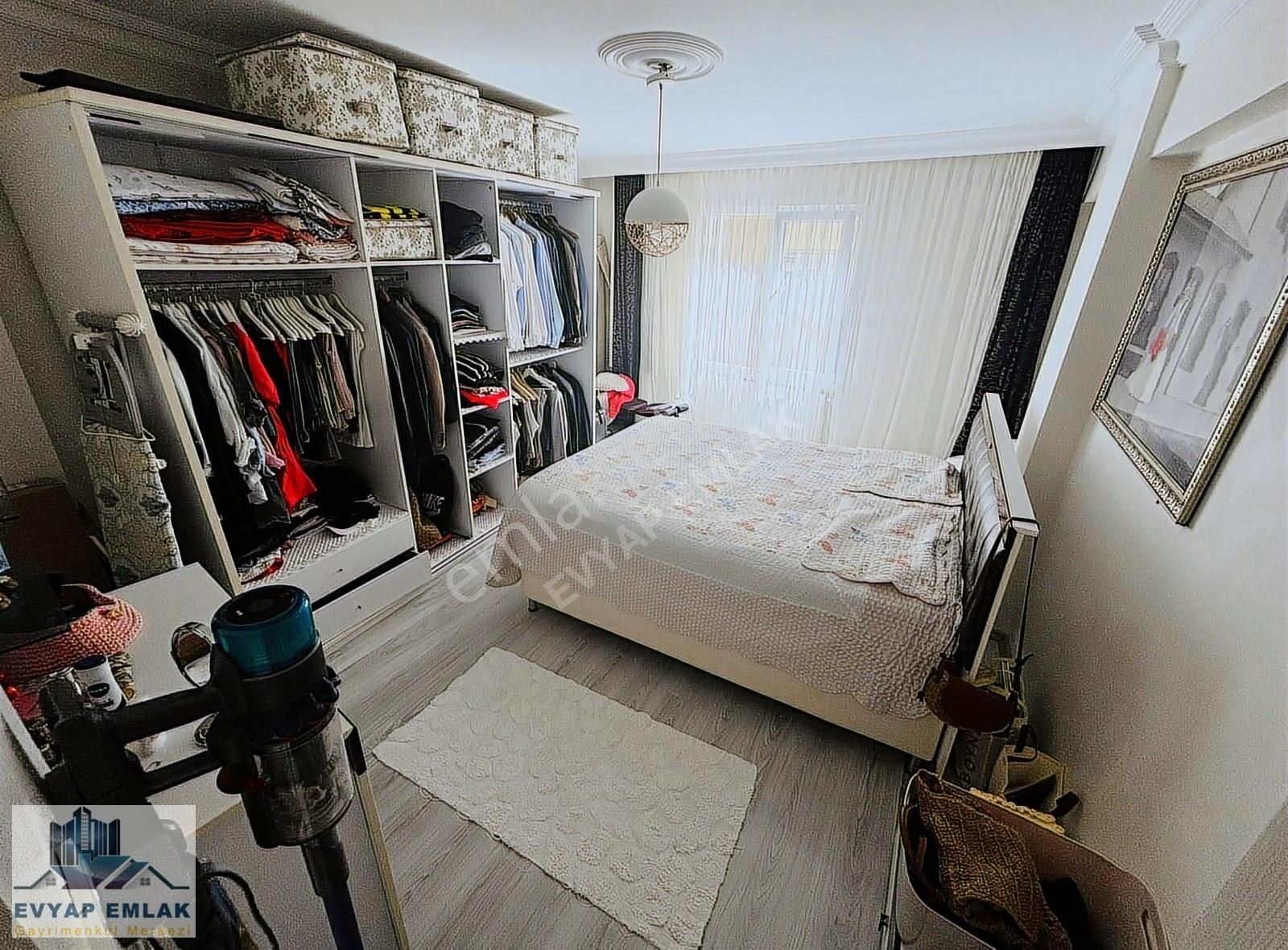 Ev-yap'tan Bahçelievler Merkezi Konumda 1999 Yapımı 3+1 Köşe