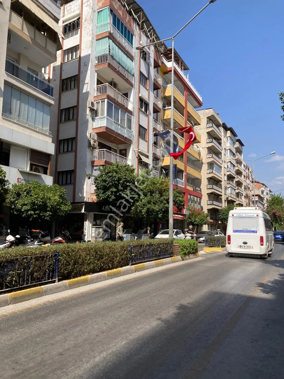 Nazilli Kuaförler Sokağında Satılık 140m² 3 Katlı Dükkan - Görsel 3