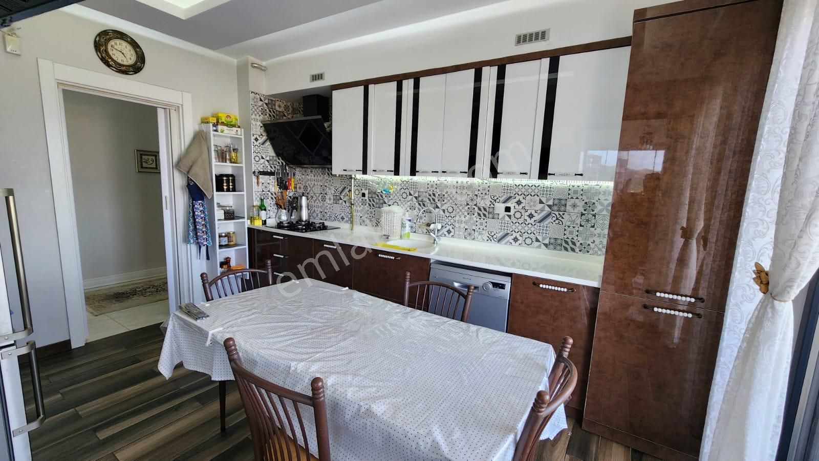 Afyon Erkmen Kanal3 Tv Arkasında Satılık Daire 4+1 - Görsel 32