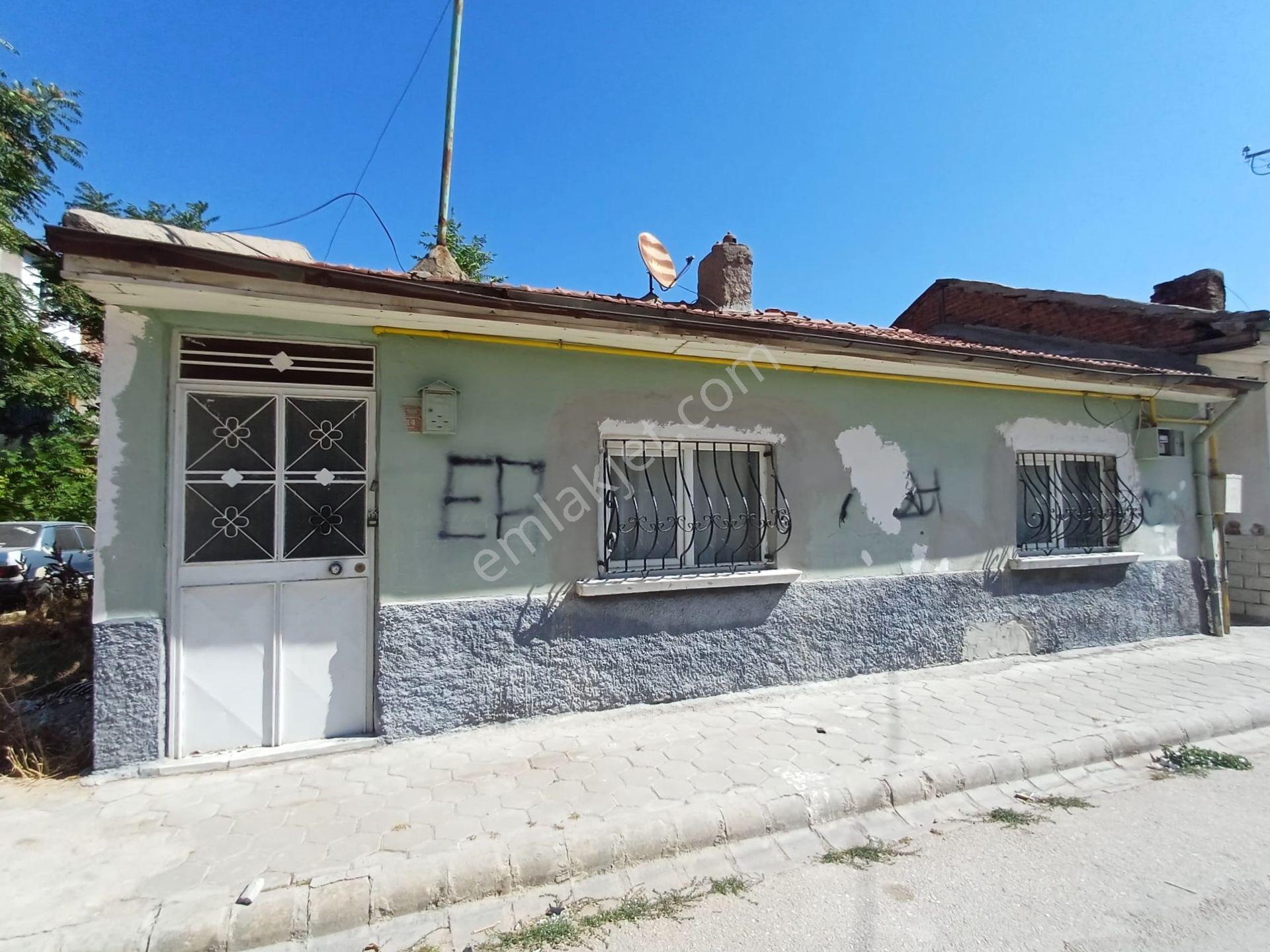 Recep Ümit'ten Zafer Mahallesinde Satılık Eşyalı 2+1 Bahçeli Yer Evi. - Görsel 21