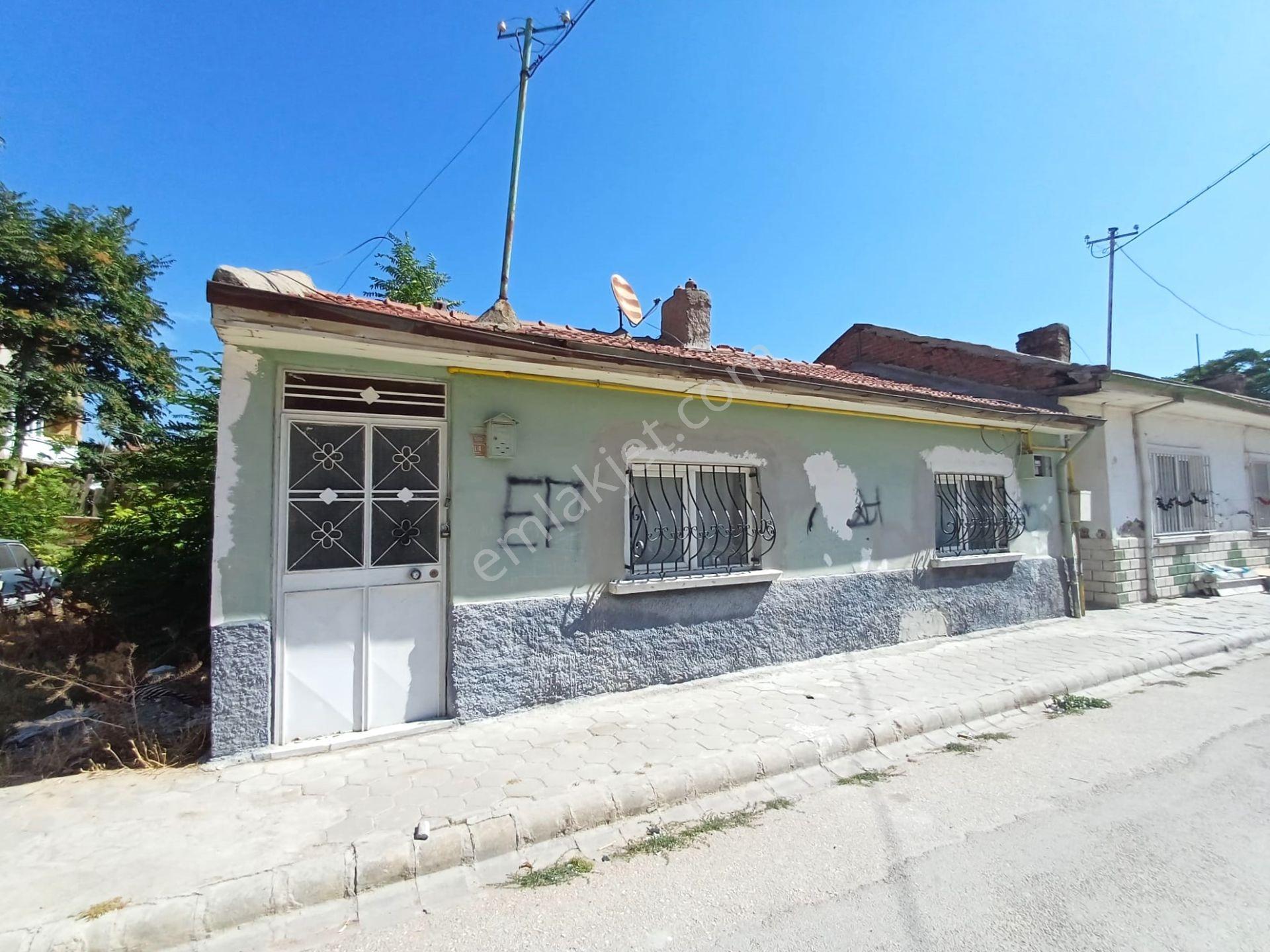 Recep Ümit'ten Zafer Mahallesinde Satılık Eşyalı 2+1 Bahçeli Yer Evi. - Görsel 22