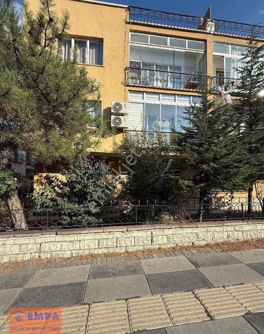 Akdeniz Caddesi'nde Kiralik 1+1 Daire