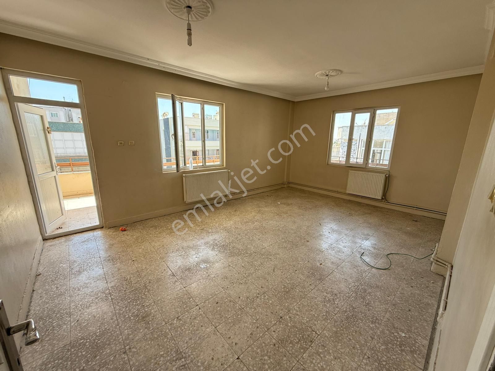 Yaşarsoy Gyo'dan K.köprü Esentepe'de 3+1 Son Kat Kiralık Daire