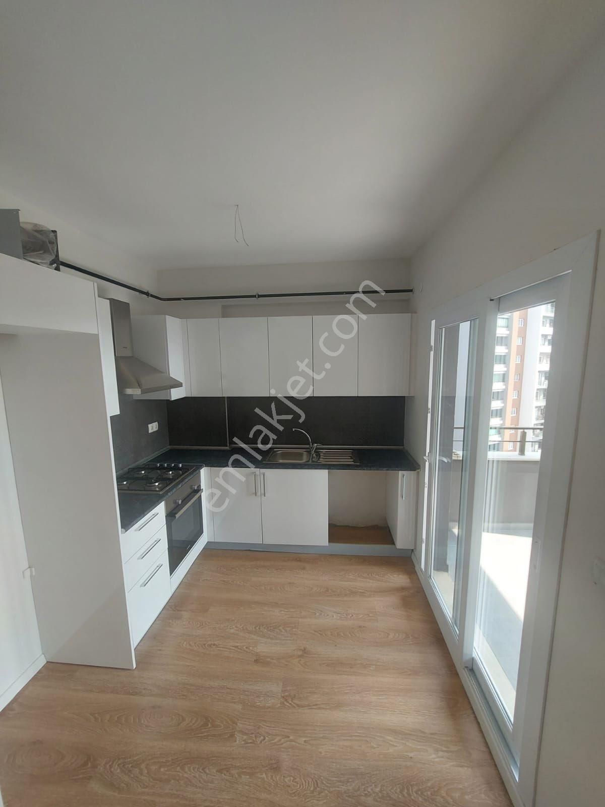 Yeşiloba’da Havuzlu Sitede Full Sosyal Donatılı Lüks 2+1 Daire