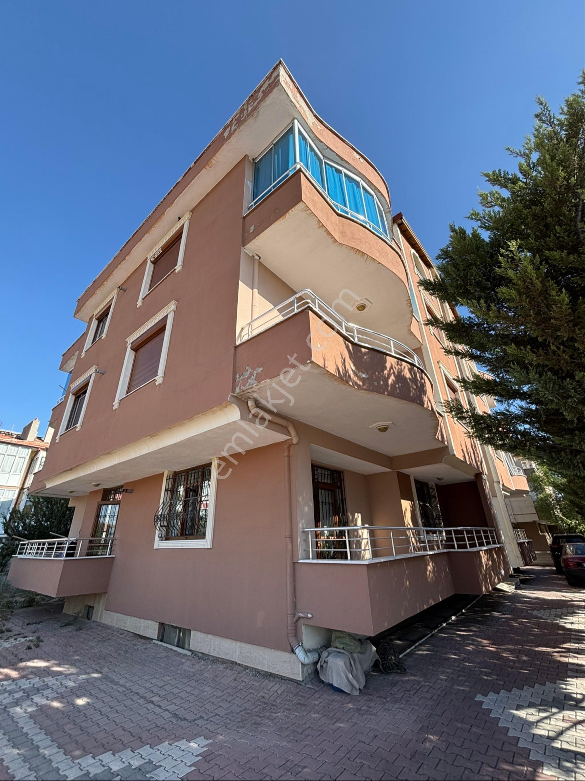 Dumlupınarda 3+ 1 Geniş Daire