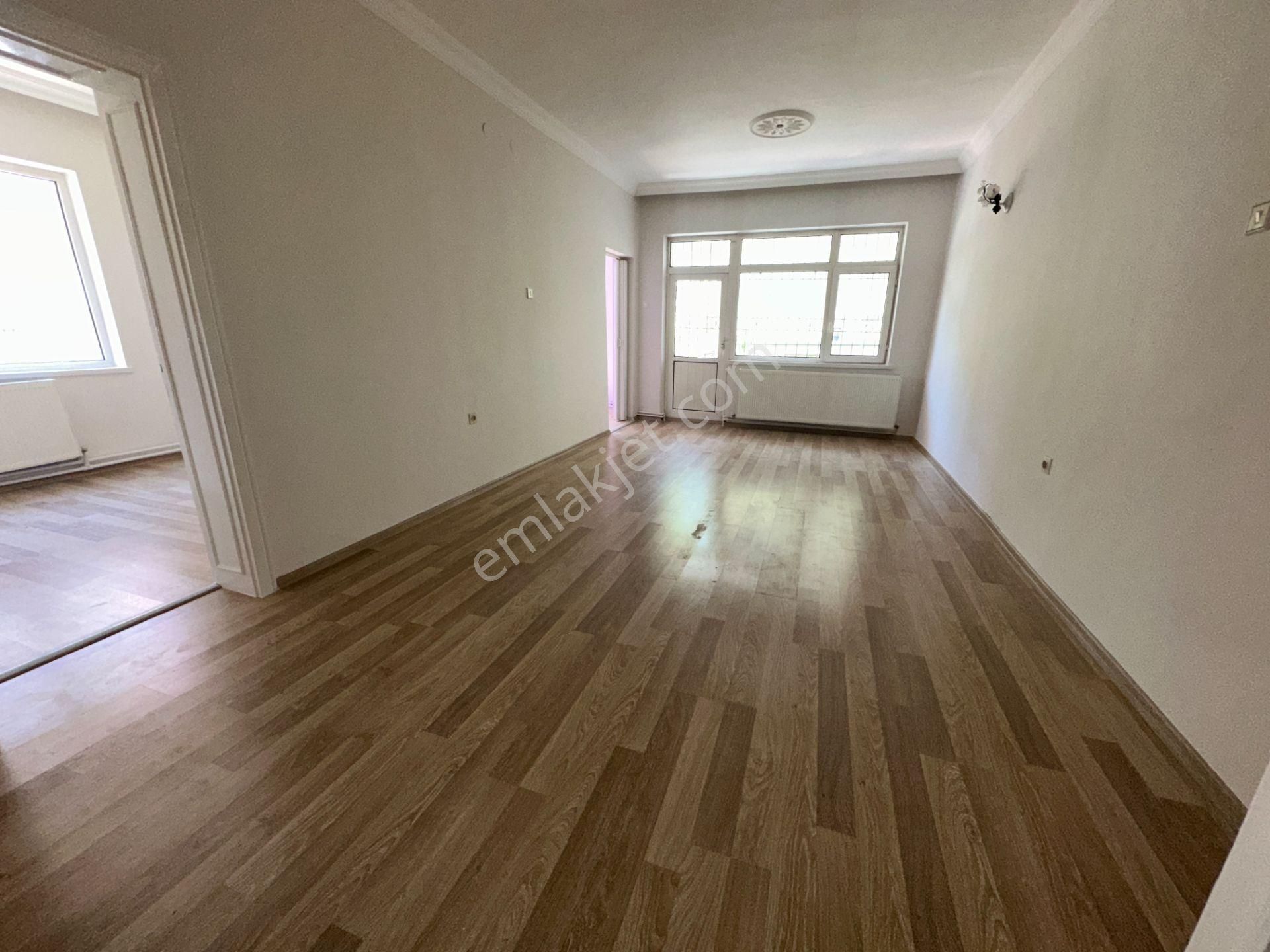 Turyaptan Yakacık Mah Cem Sokak 3+1 1.kat Ön Cephe 110m2