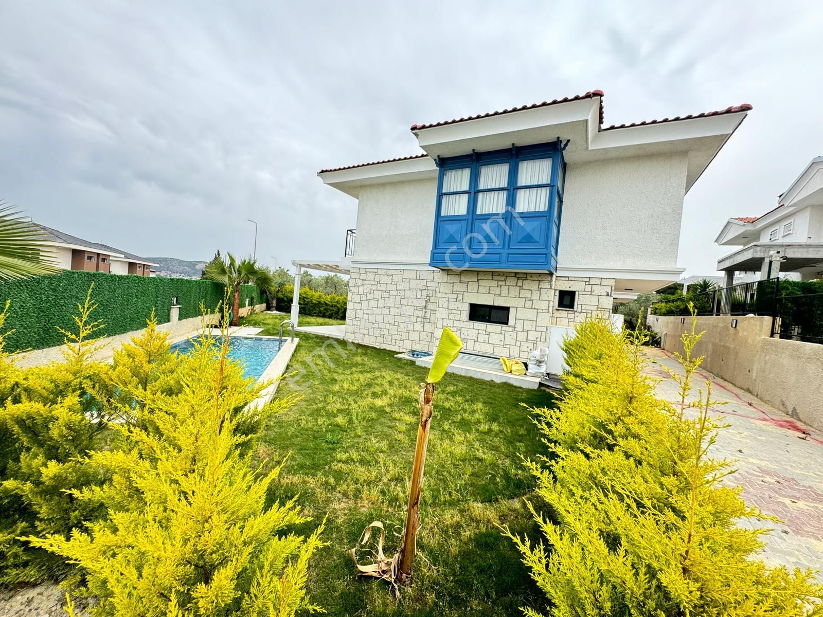 Kuşadası'nda Özel Havuzlu 4+1 Suana+ Hamam Satılık Tripleks Villa