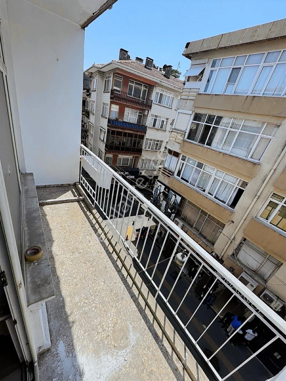 Lobi'den Pendik Çarşının Kalbinde Satılık Daire