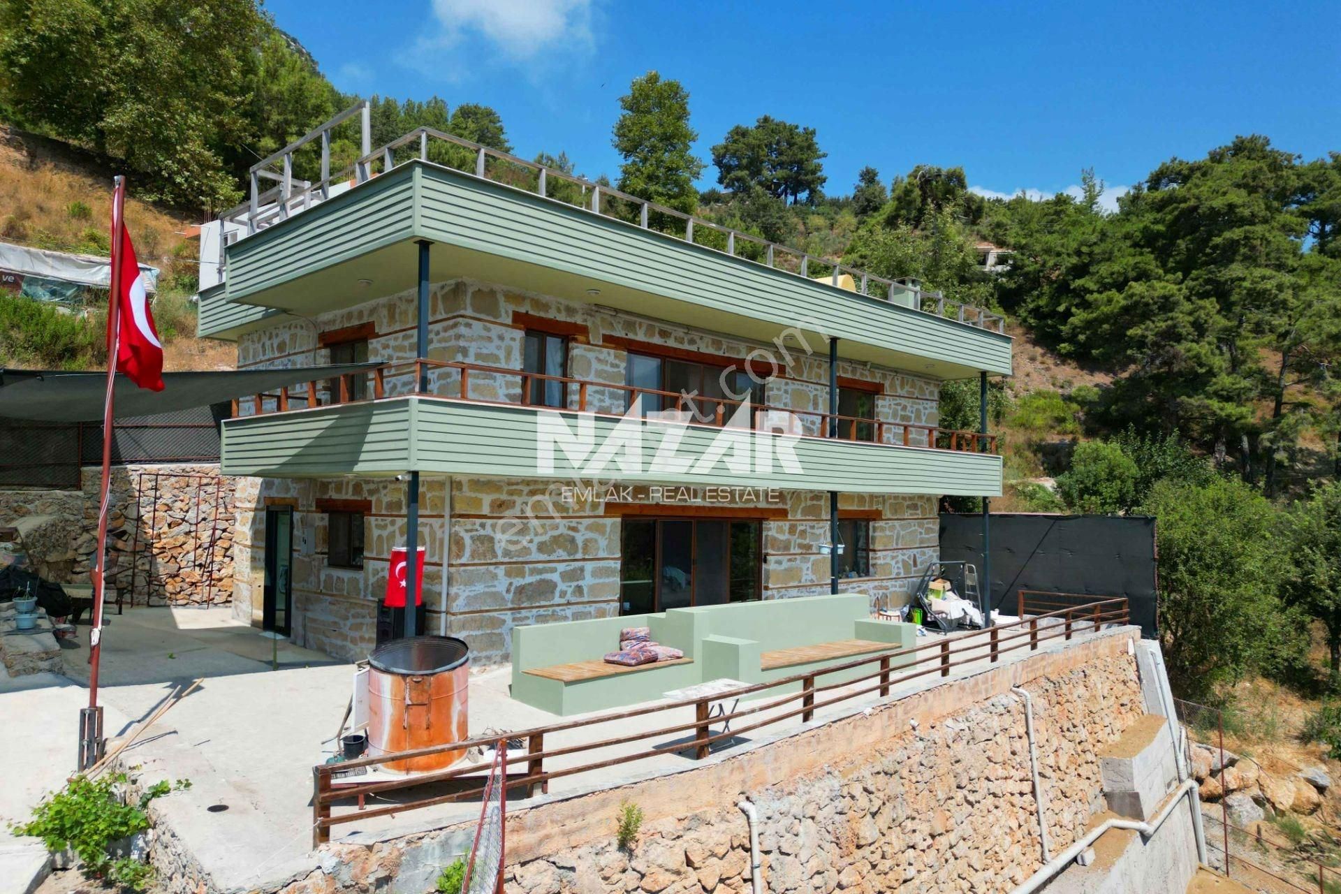 Alanya Asmaca Mahallesi'nde  Satılık 1.118 M² Taş Ev Ve Bahçesi