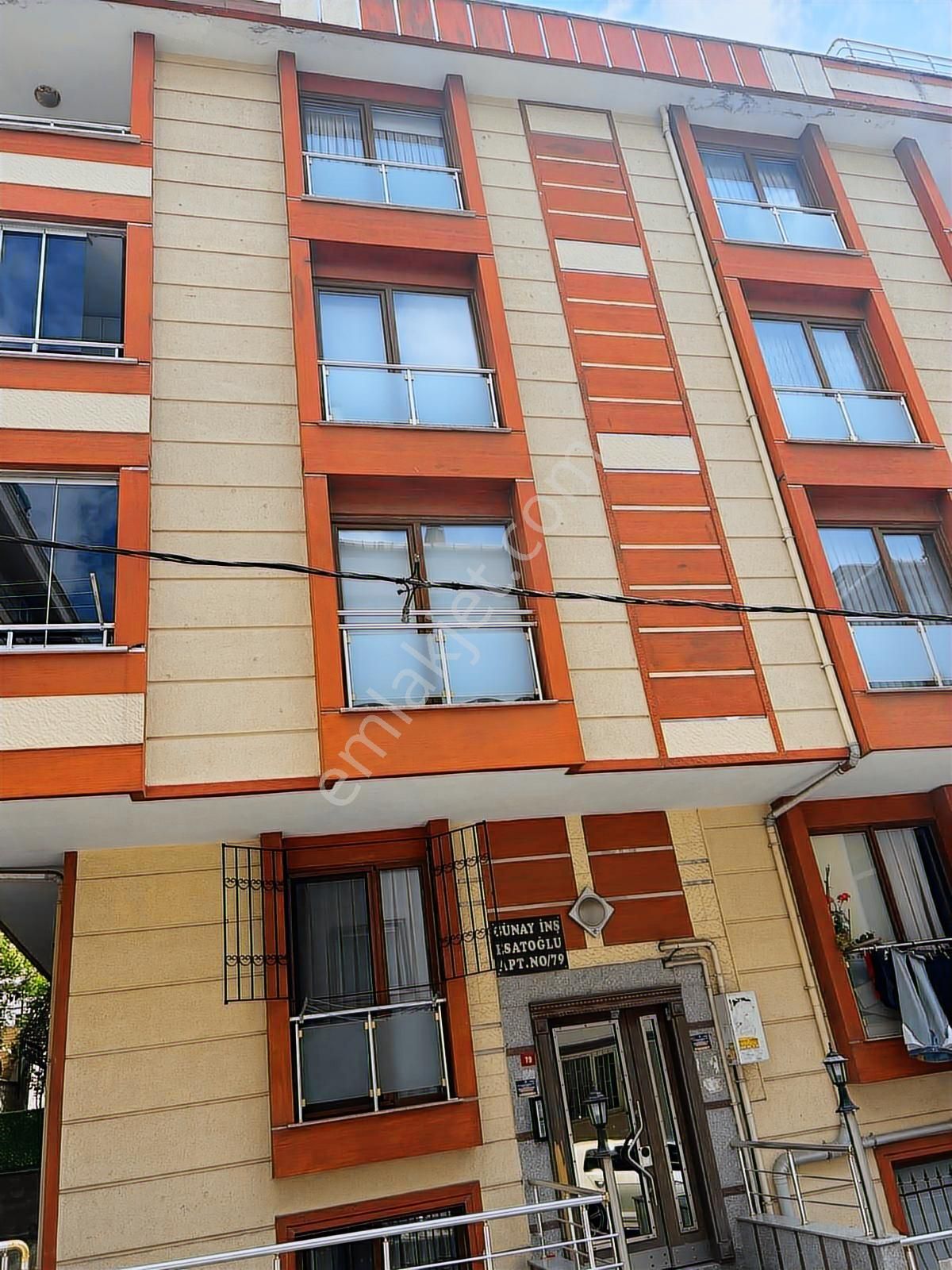 Ümraniye Armağanevler 2+1 Giriş Altı Satılık Daire