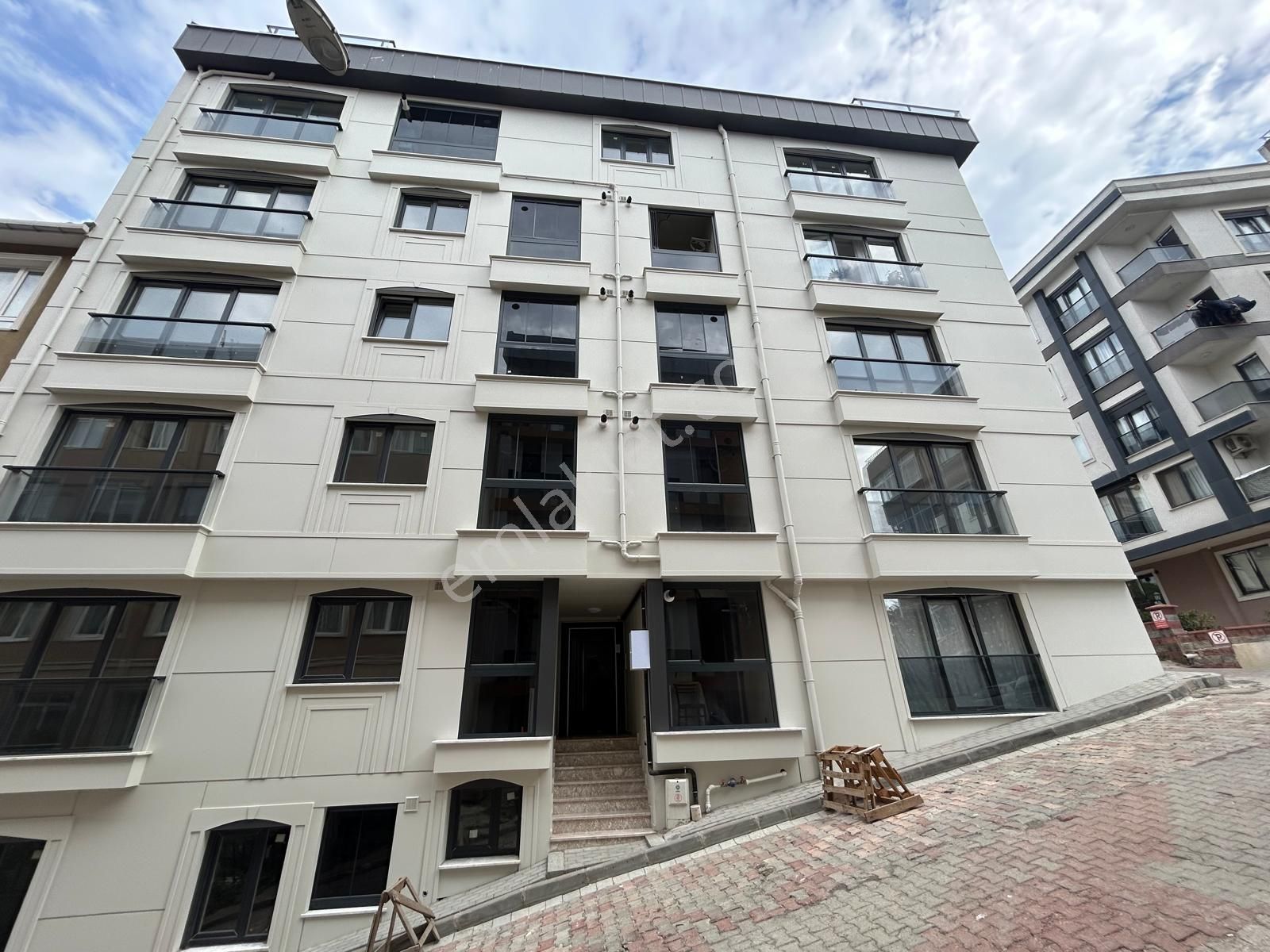 Üsküdar Fıstıkağacı 3+1 Yeni Bina Merkezi Konum