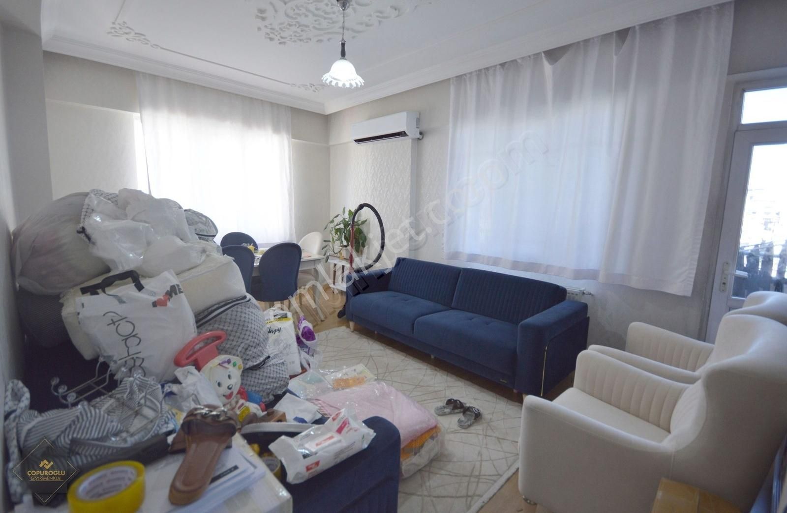 Yeditepe'de Ana Cadde Üzerinde Arakat Cam Balkonlu 2+1 Daire