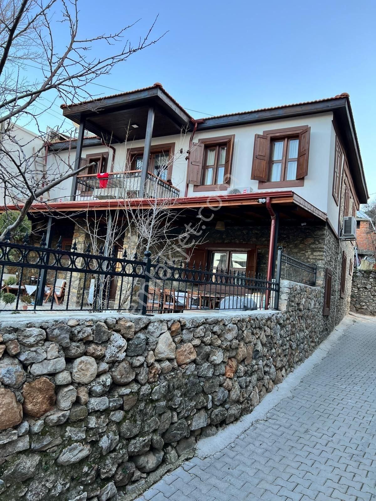 İncıköy’de Satılık Tarihi Taş Ev – Modern Konforla Restore Edilmiş