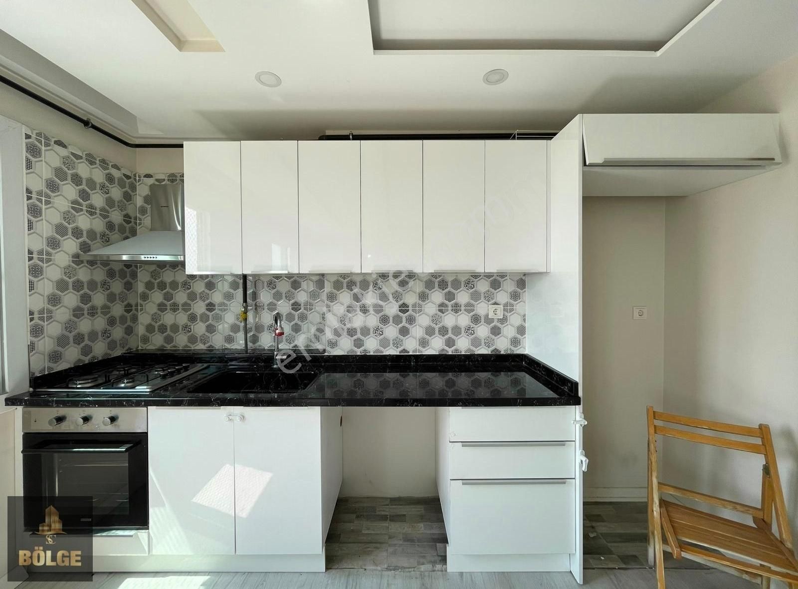 Bölge'den Mithatpaşa Akdeniz Okulları Civ. 3+1 Doğalgazlı Daire