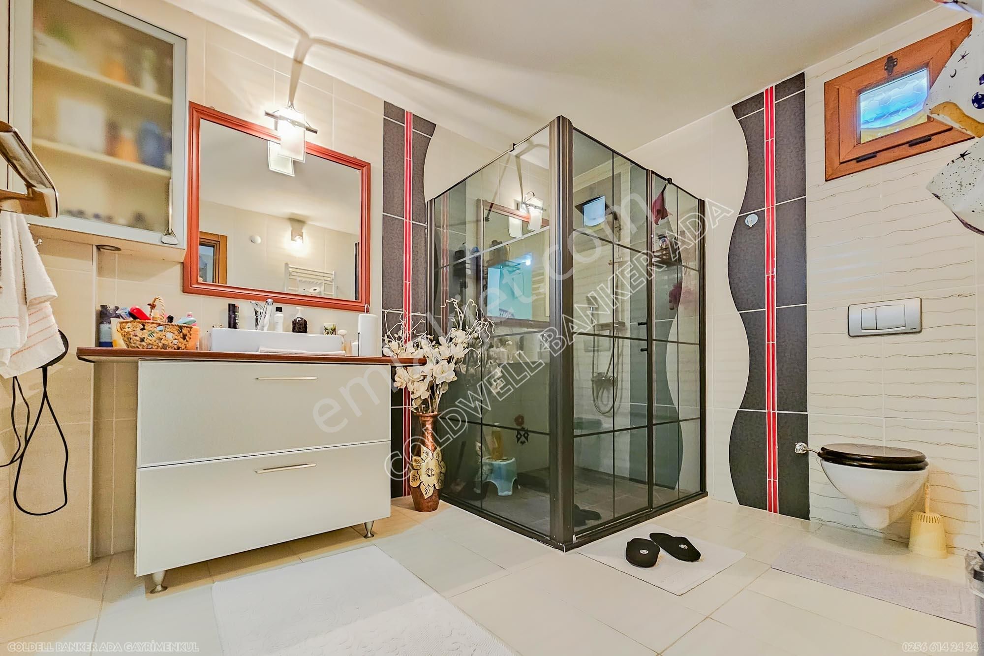 Kuşadası Kadınlar Denizi’nde Satılık Deniz Manzaralı 6+2 Tripleks Villa - Görsel 10