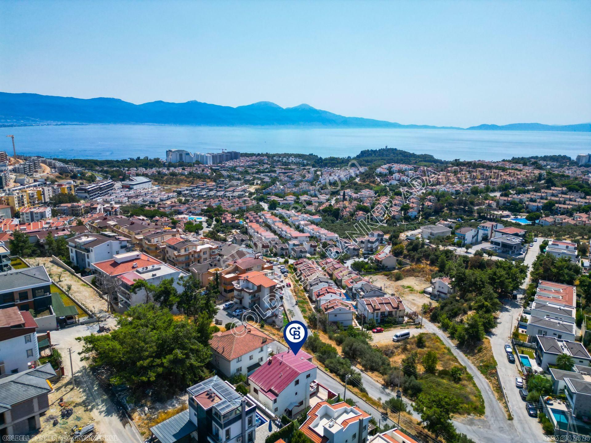 Kuşadası Kadınlar Denizi’nde Satılık Deniz Manzaralı 6+2 Tripleks Villa - Görsel 2