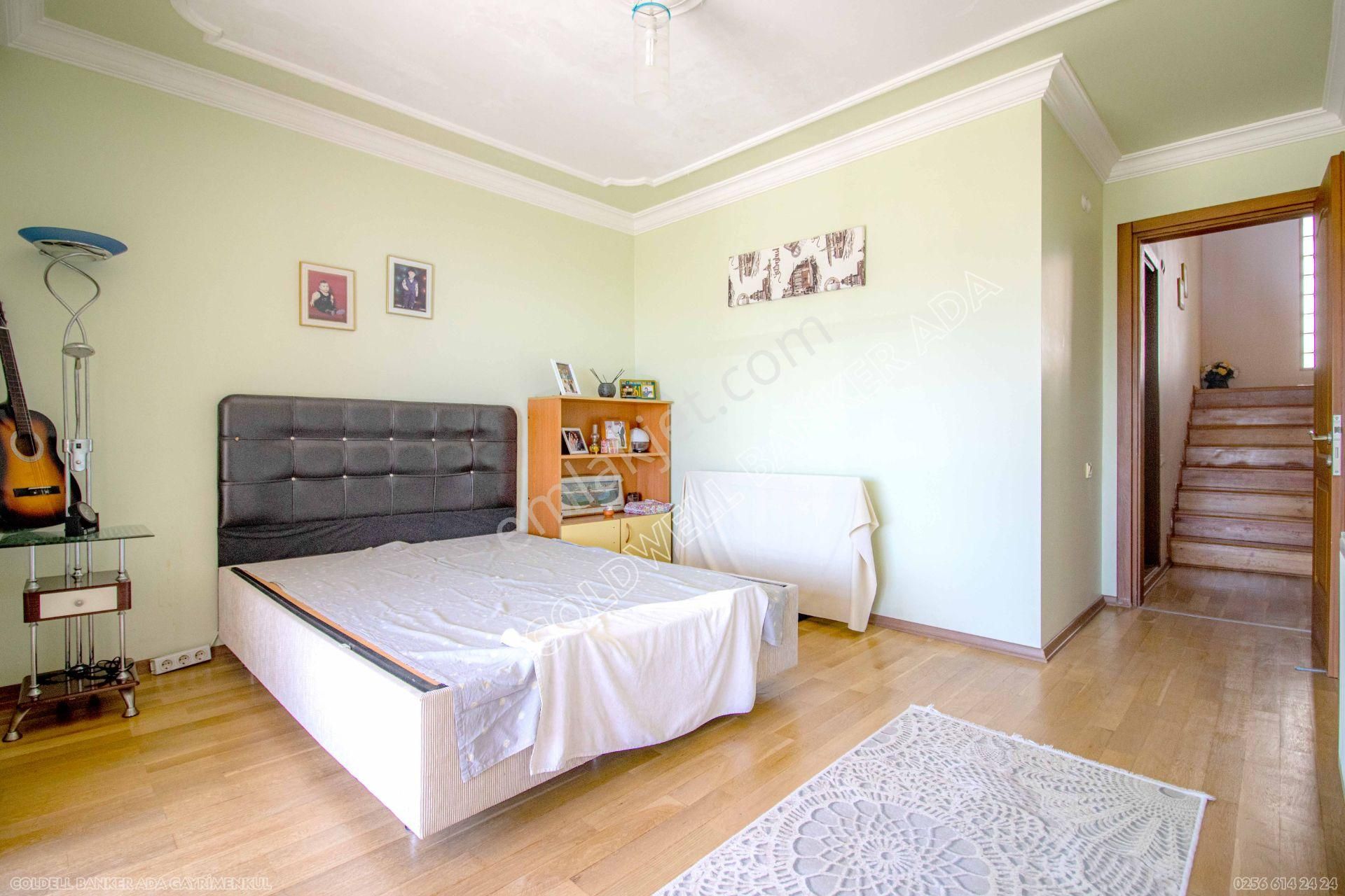 Kuşadası Kadınlar Denizi’nde Satılık Deniz Manzaralı 6+2 Tripleks Villa - Görsel 13