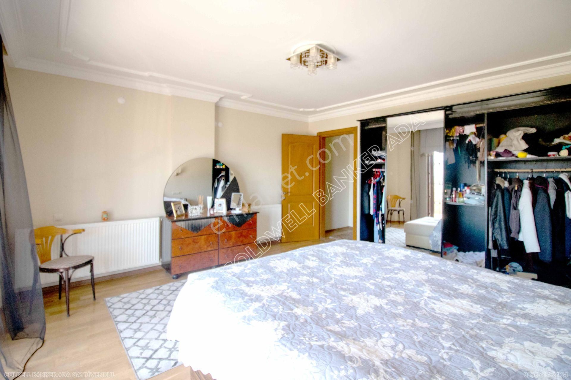 Kuşadası Kadınlar Denizi’nde Satılık Deniz Manzaralı 6+2 Tripleks Villa - Görsel 12