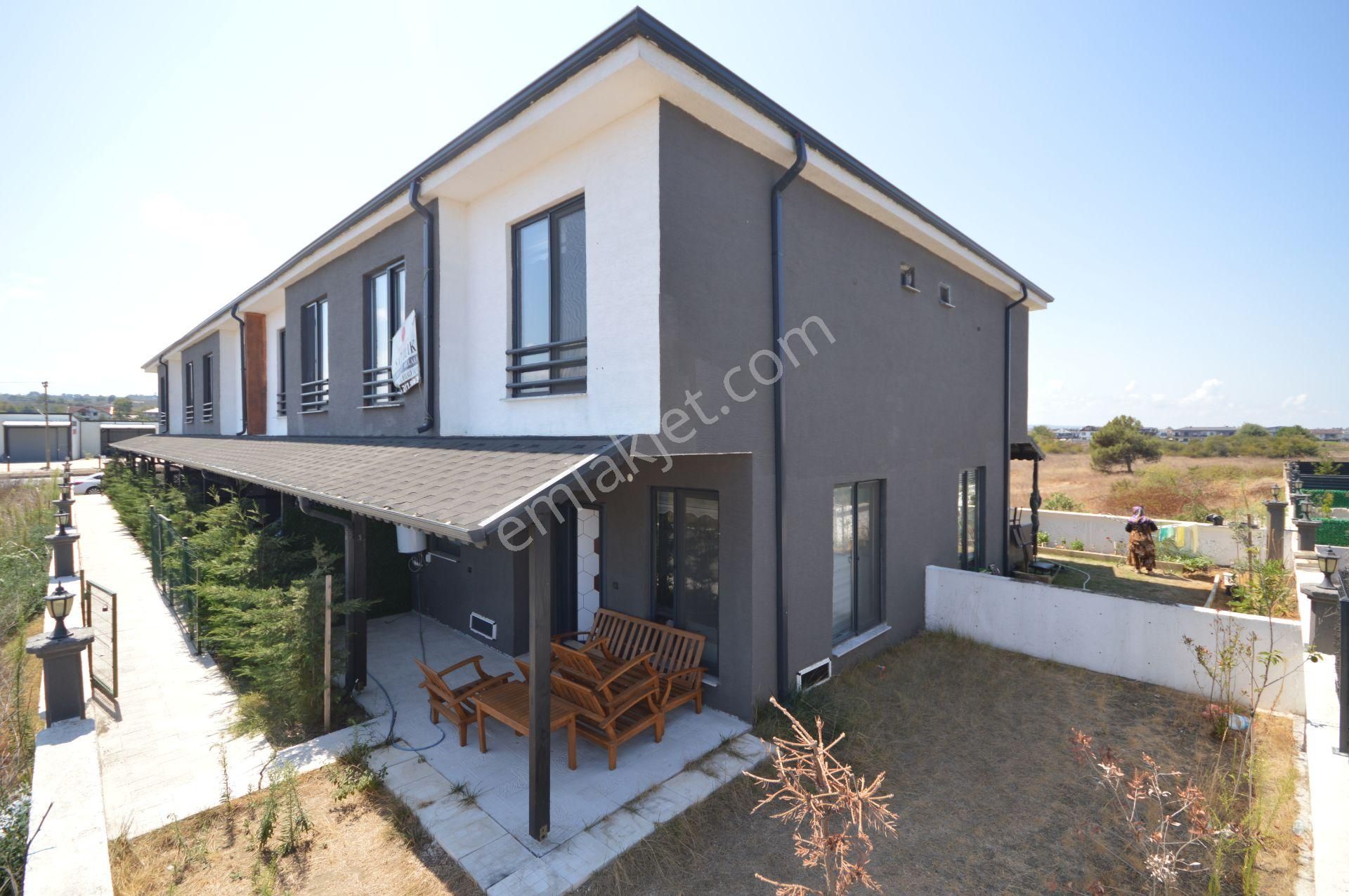 Sakarya Kocaali’de Satılık 2+1 Villa Sıfır Yapılı