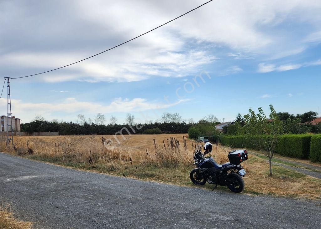 Çatalca Ovayenice' De Yol, Su, Elektrik Ve Doğalgaz Hattı Olan 9.066 M2 Yola Geniş Cepheli Arazi