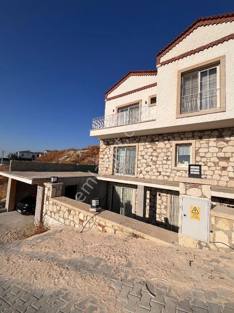 Kaan Emlak'tan Çeşme Ovacık'ta Taşın Zarafetiyle Buluşturulmuş Lüks 6+1 Villa - Görsel 3