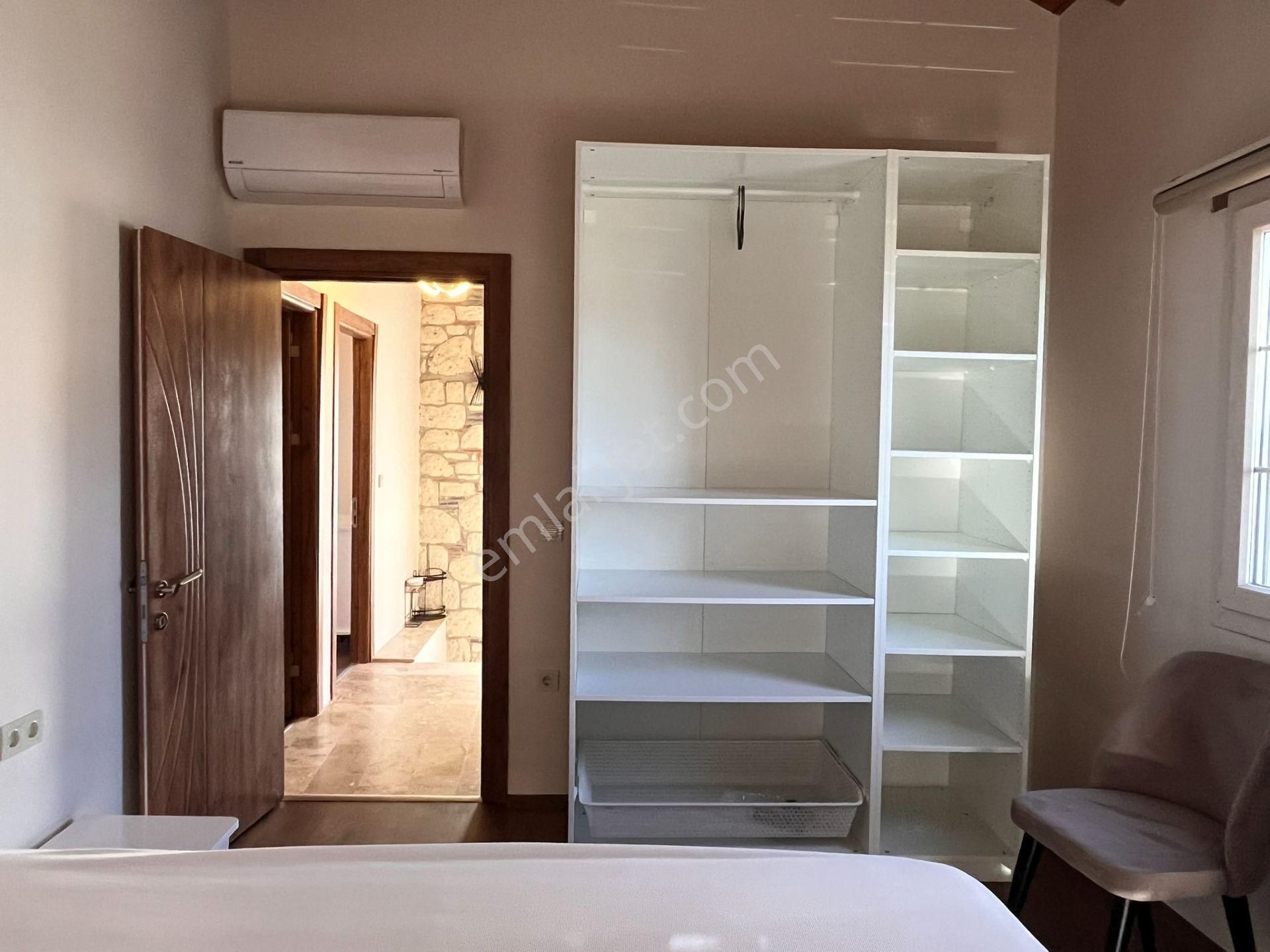 Kaan Emlak'tan Çeşme Ovacık'ta Taşın Zarafetiyle Buluşturulmuş Lüks 6+1 Villa - Görsel 8
