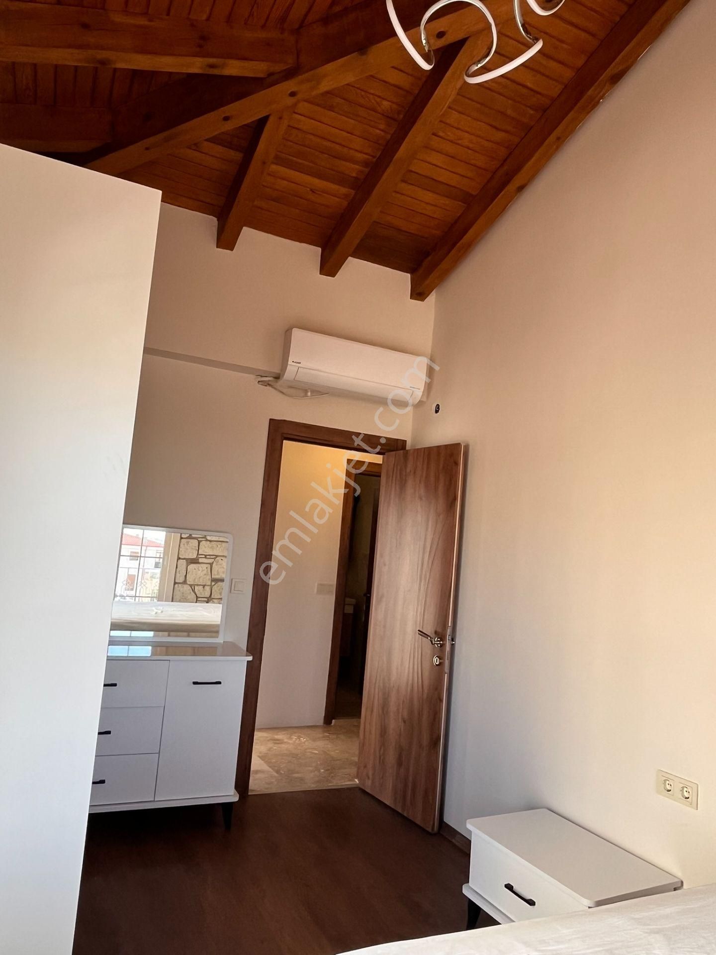 Kaan Emlak'tan Çeşme Ovacık'ta Taşın Zarafetiyle Buluşturulmuş Lüks 6+1 Villa - Görsel 15