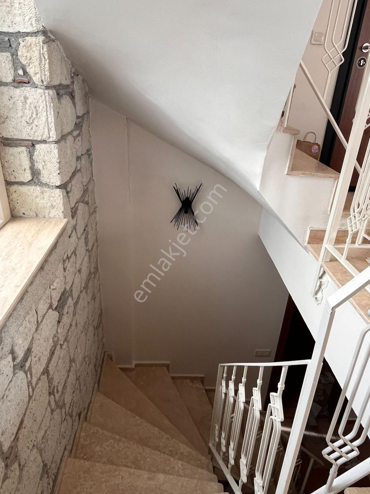 Kaan Emlak'tan Çeşme Ovacık'ta Taşın Zarafetiyle Buluşturulmuş Lüks 6+1 Villa - Görsel 17