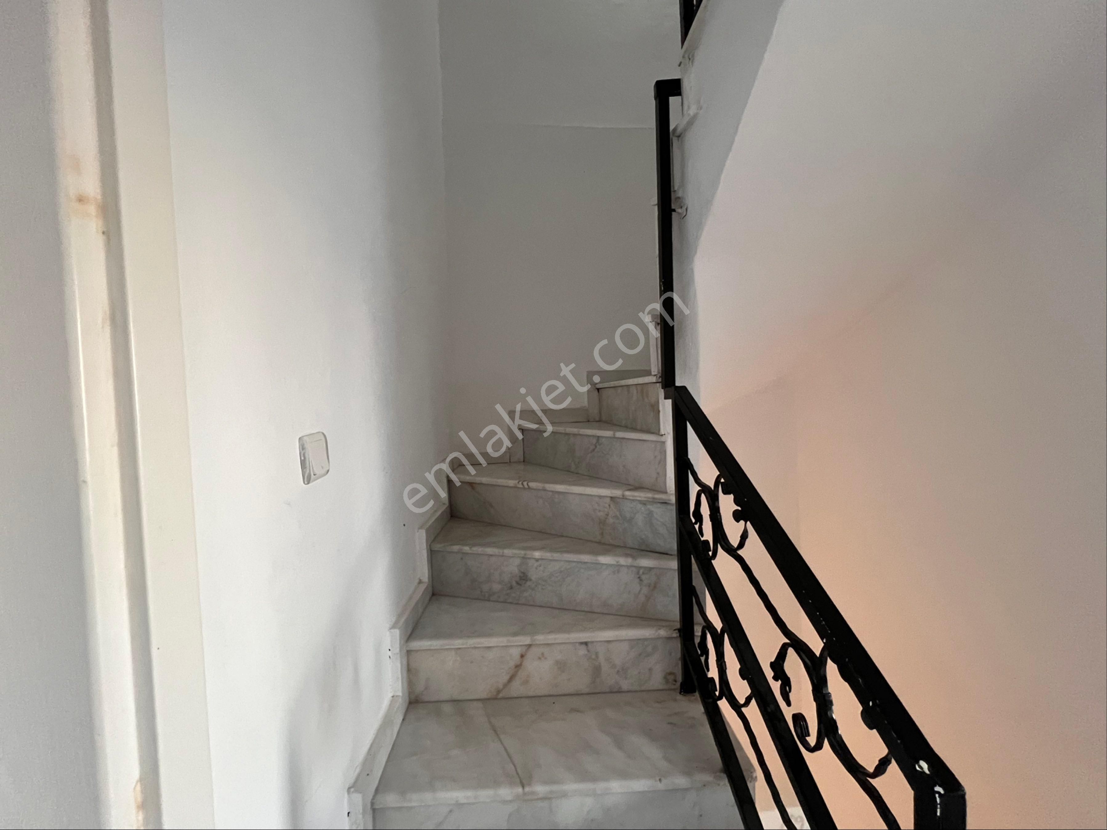 Kuşadası Davutlar'da Cihangül Sitesi'nde Satılık Tripleks Yazlık - Görsel 19