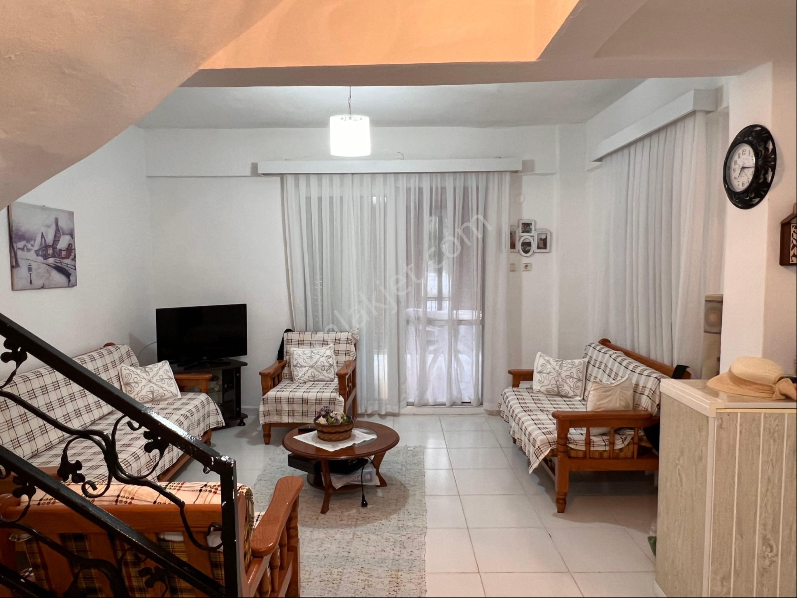 Kuşadası Davutlar'da Cihangül Sitesi'nde Satılık Tripleks Yazlık - Görsel 5