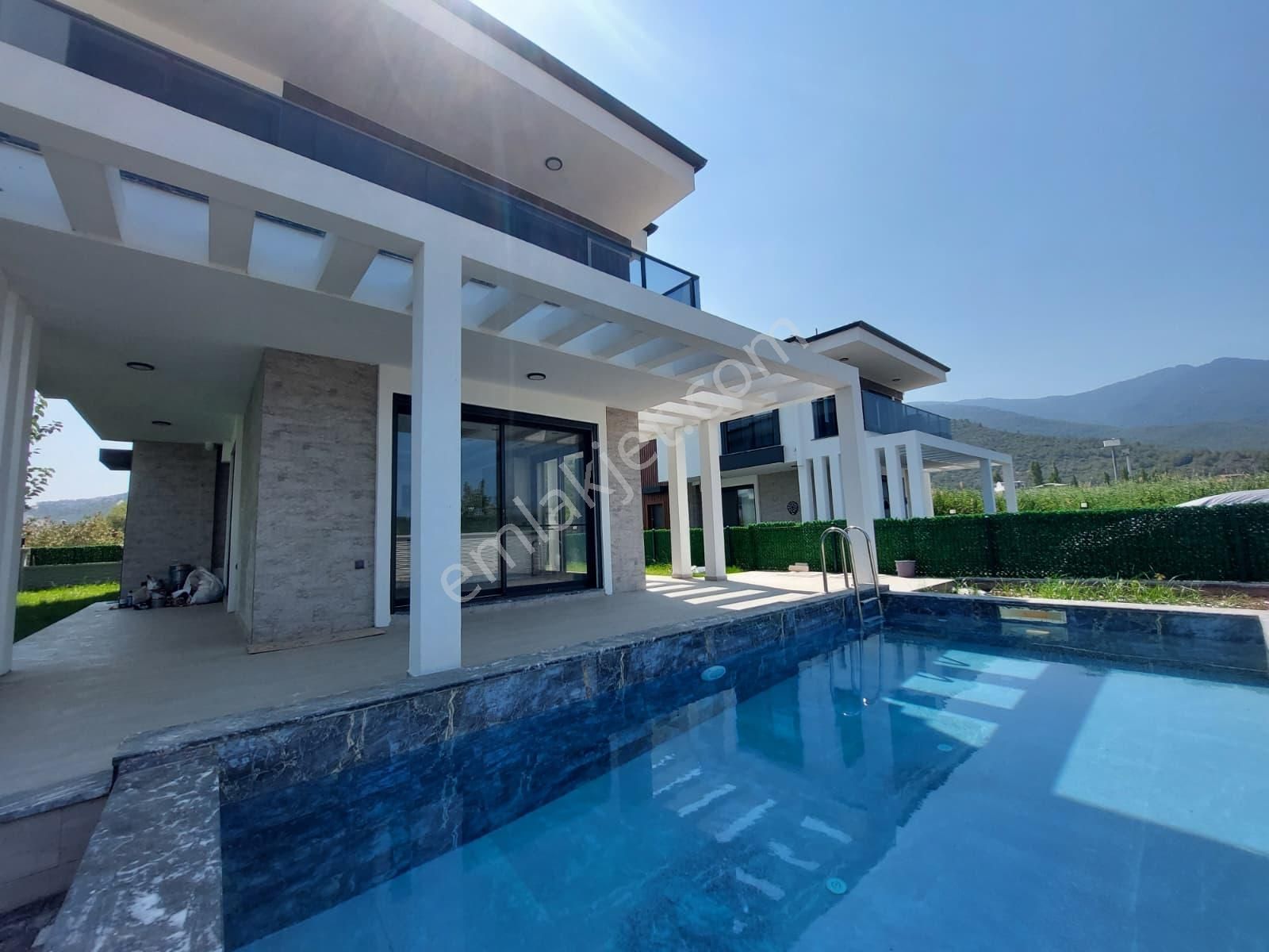 Plaja 800 Metre! Güzelçamlıda Özel Havuzlu 4+1 Akıllı Villa