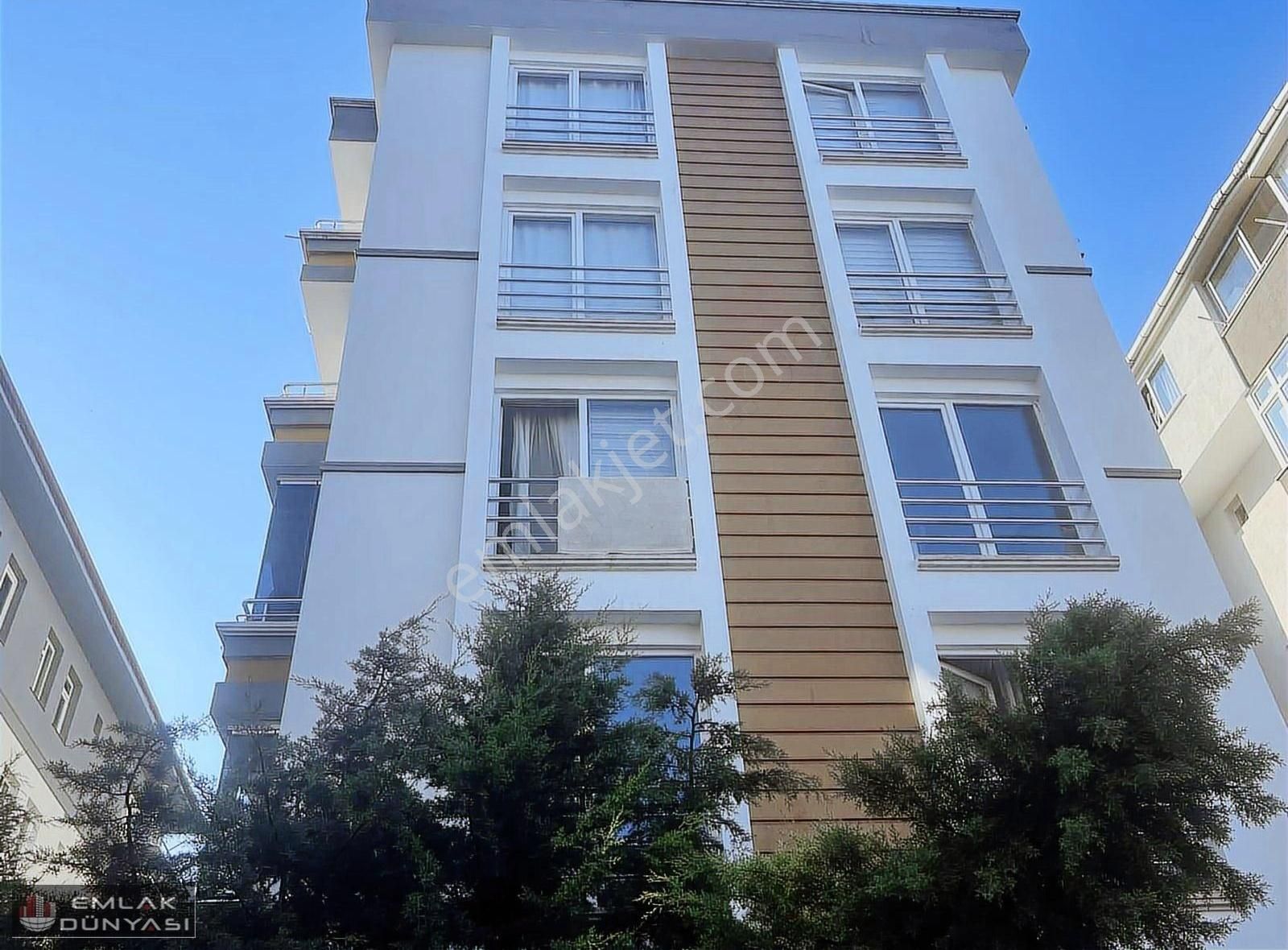 Emlak Dünyası Cumhuriyet Mah.kiralık 1+1 Daire