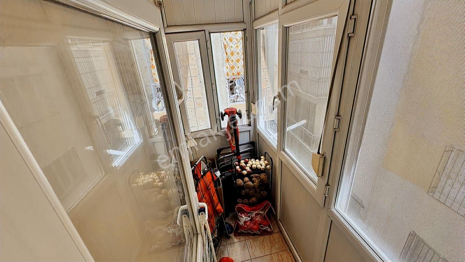Baran Eml'tan Satılık Kıbrıs Caddesi Üzerinde 4 + 1 Daire