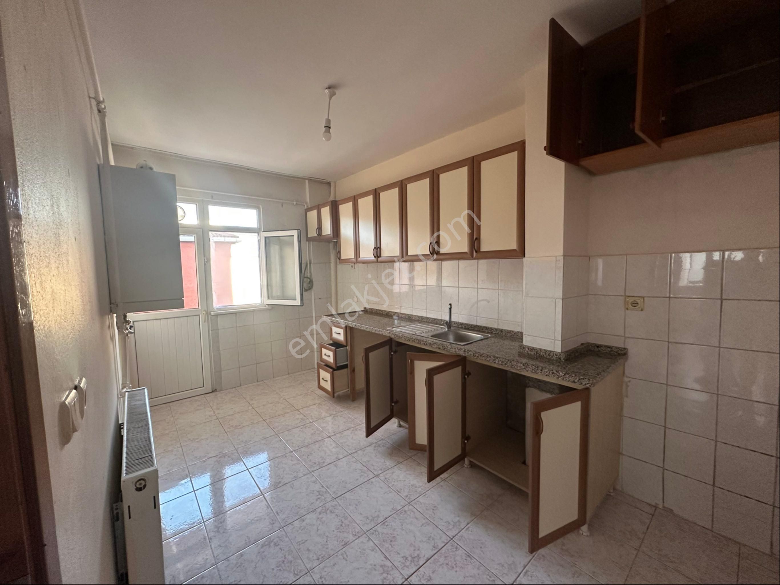Samandıra Merkezde 2+1 100 M2kiralık Arakat Daire