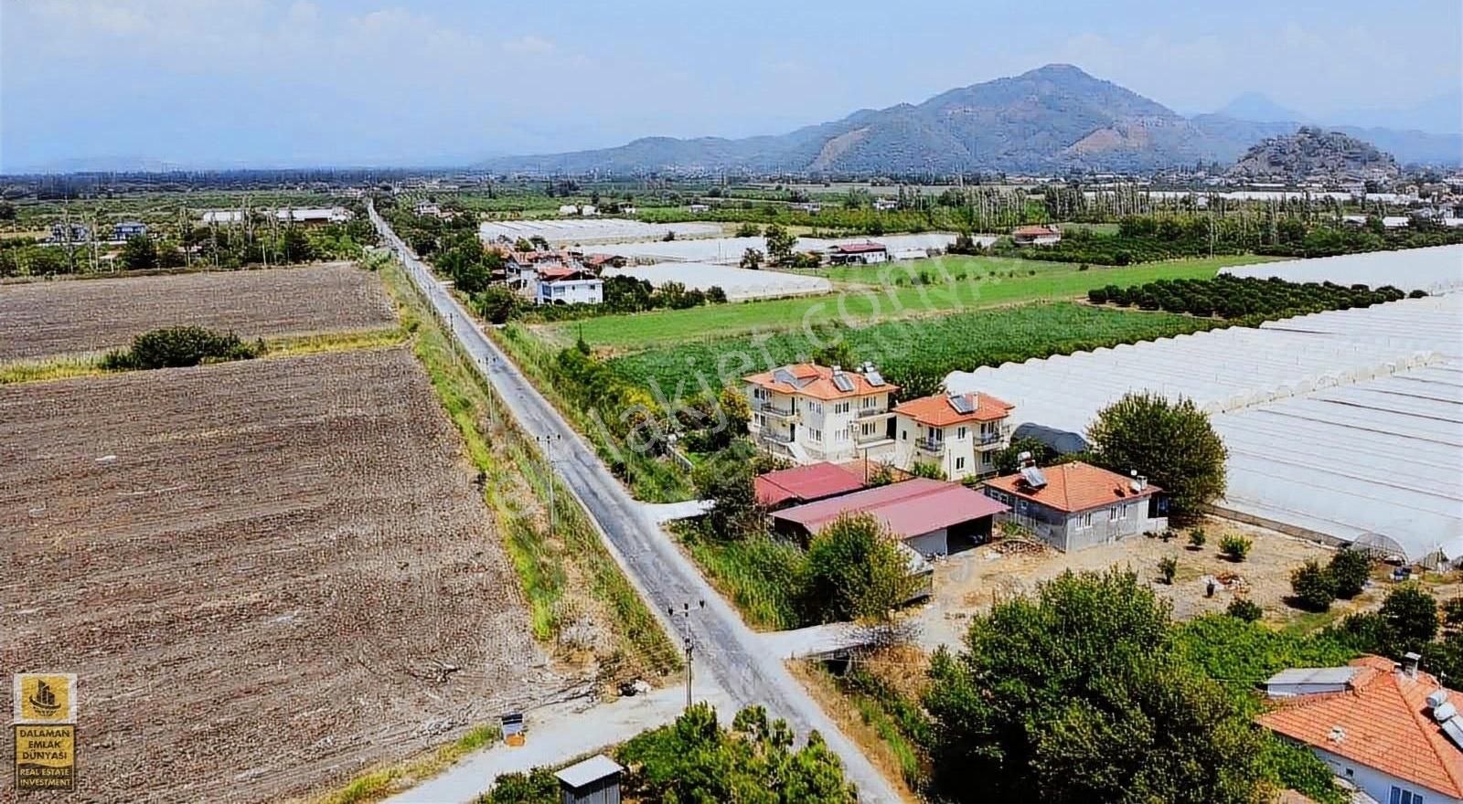 Eskiköy Çiftlik Yolunda Satılık Ev Sera Ve Arazi