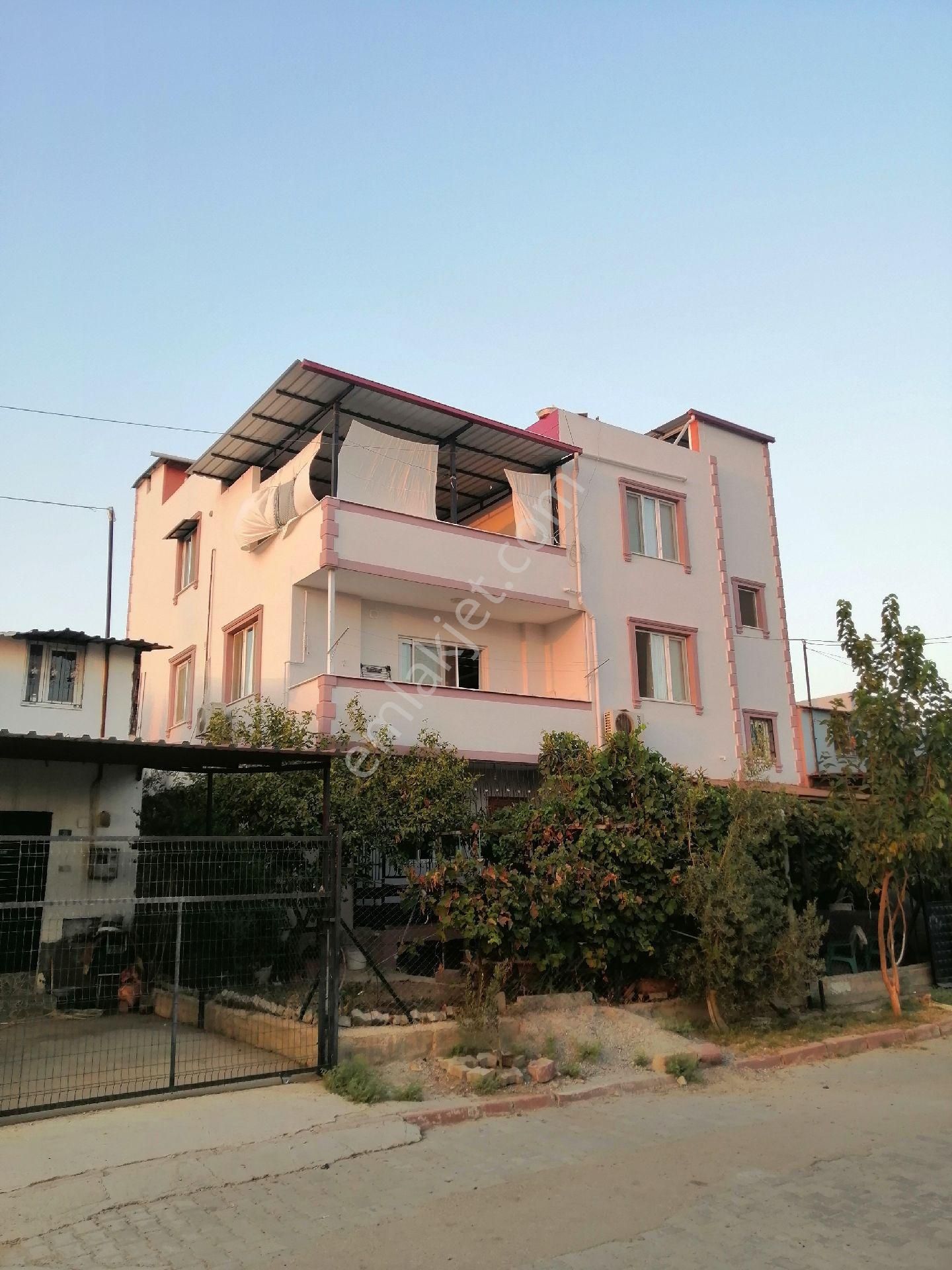 Adana Sarıçam Geniş Yolda Cemil Meriç Lisesi Karşısı Doğalgaz Sobalı 3+1 K.mutfak Bahçeli Müstakilev