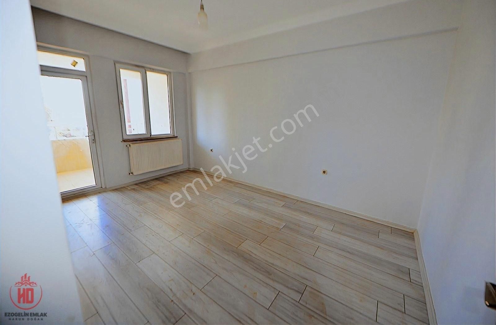 Şahintepe'de Güvenlikli Sitede Ara Kat Bakımlı 3+1 Daire
