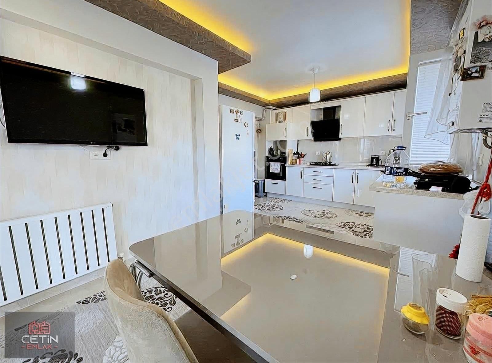 Çetin Emlak █ Merkez'de 6.kat Giyinme Odalı Kredi Limitsiz 4+1
