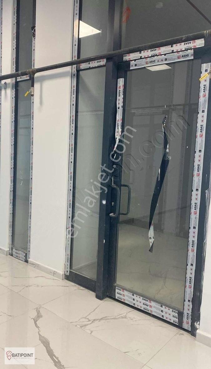 Batıport İş Merkezinde Satılık Yatırımlık Dükkan - Görsel 3