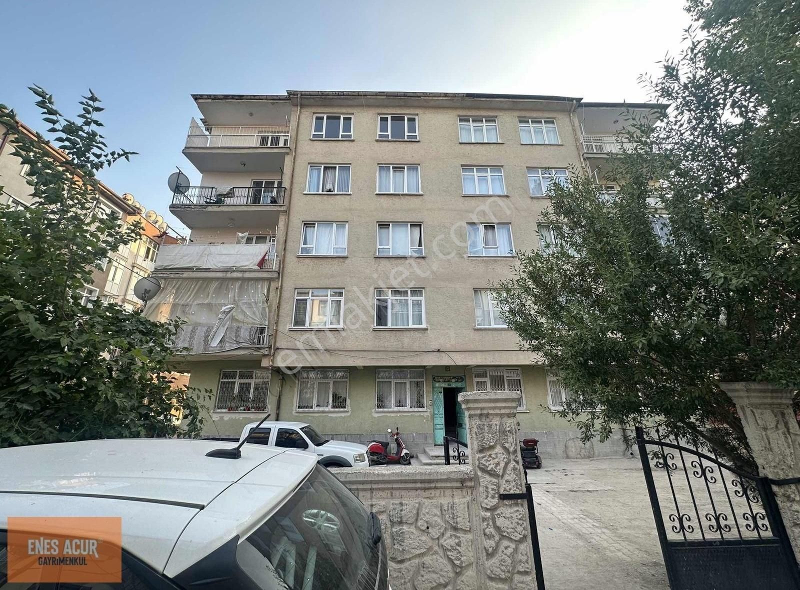 Enes Acur' Dan Kent Plaza Yakını 3+1 Bakımlı Kiralık Daire