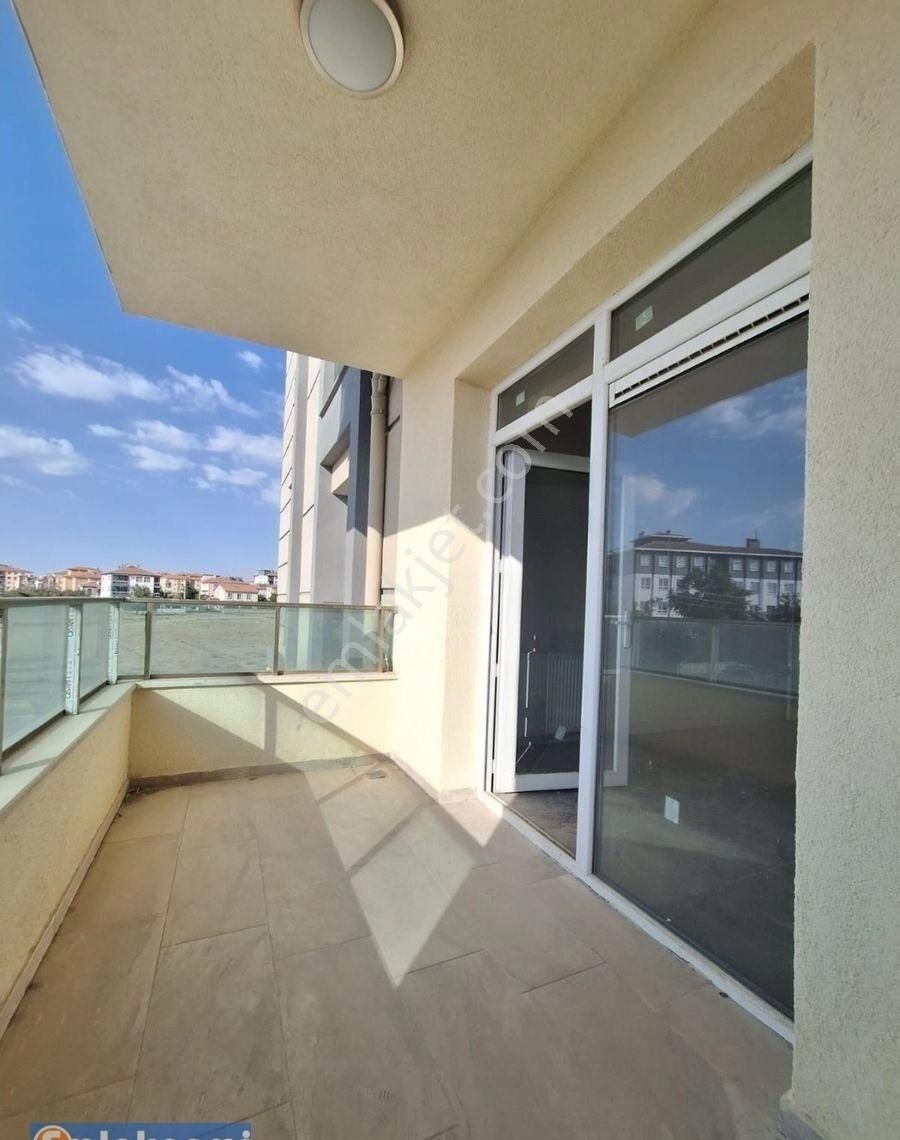 Emlaknomi'den Geniş Ve Ferah, Asansörlü, Sıfır 3+1 Daire (71685)