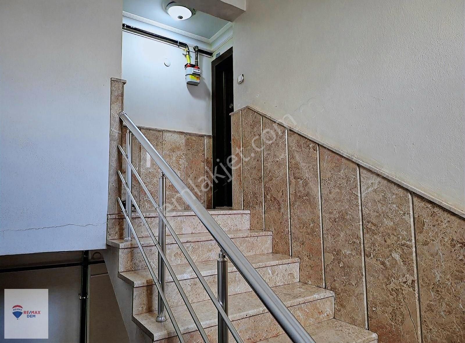 Remax Dem 'den Atatürk Mahallesinde Kiralık 1+1 Daire