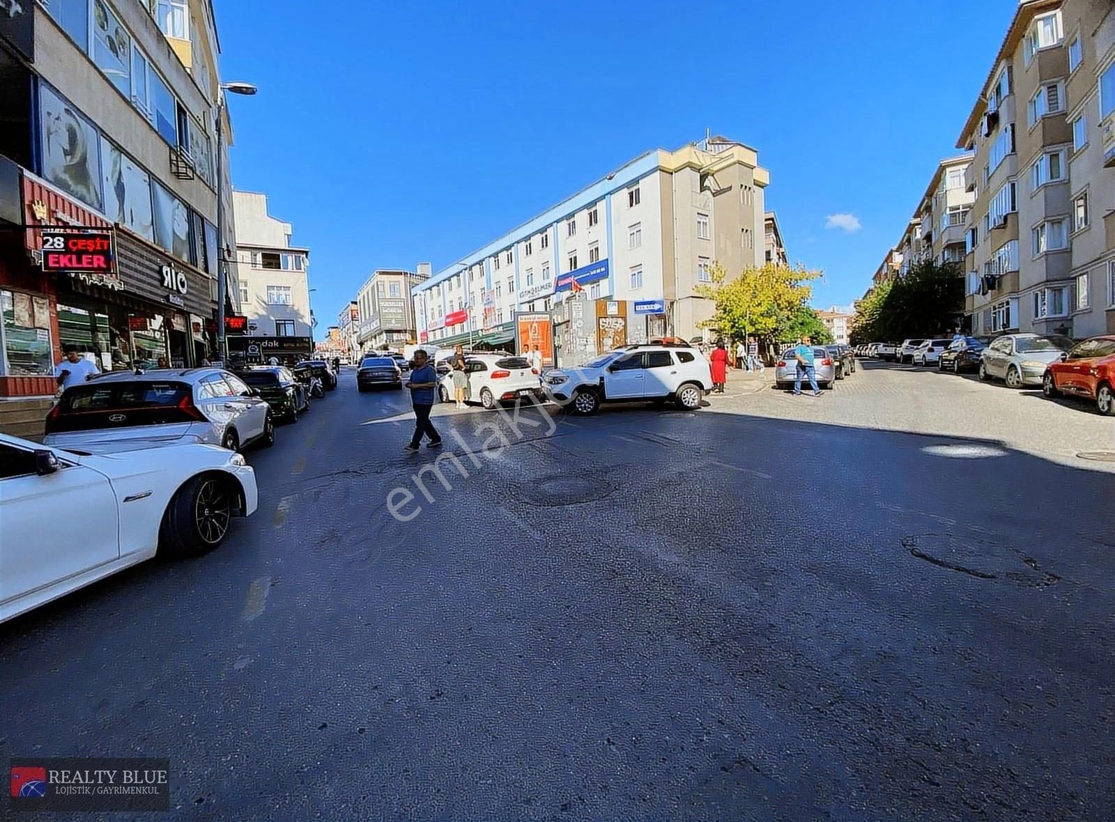 Çekmeköy Çamlık'ta Metro Yanı Sitede 3+1 Kiralık Arakat Daire